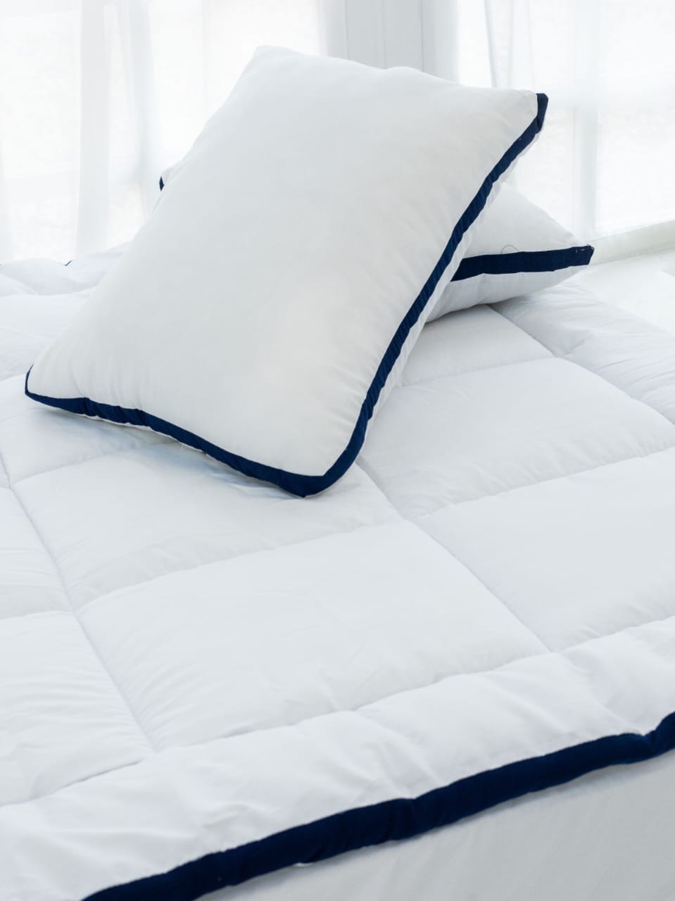 2-piece microfiber pillow with side stripe, navy blue