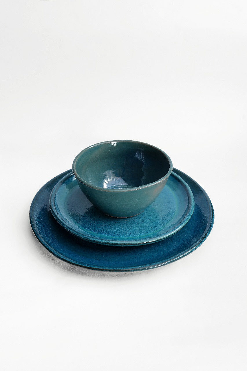 Set of 3 pottery plates in 4 colors