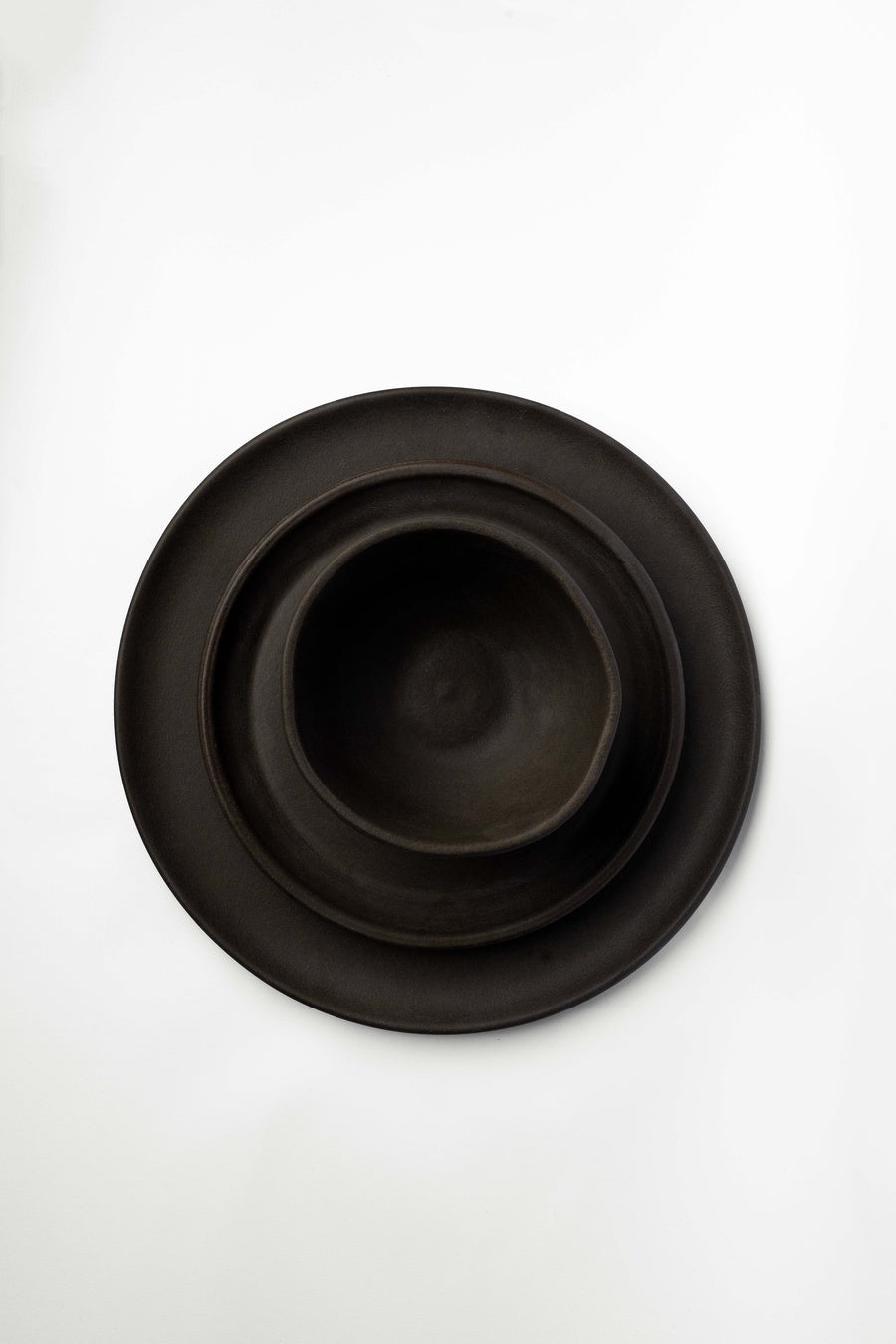 Set of 3 pottery plates in 4 colors