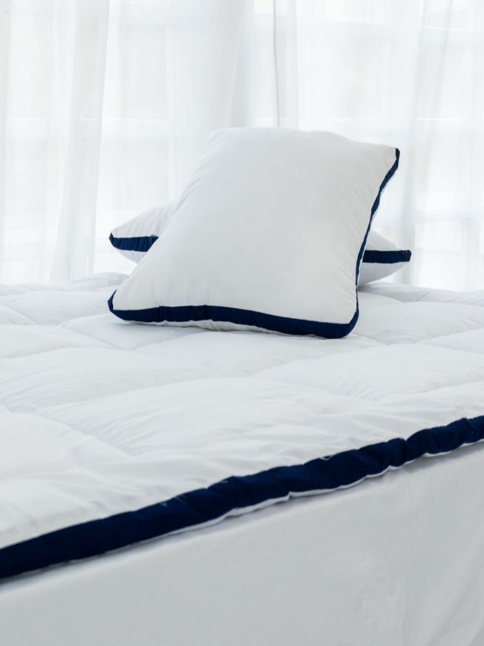 مرتبة تطرية مايكروفايبر بشريط كحلي