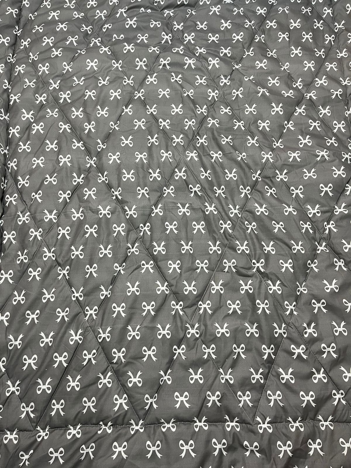 180x230 لحاف فايبر سنجل رمادي نقشة ابيض